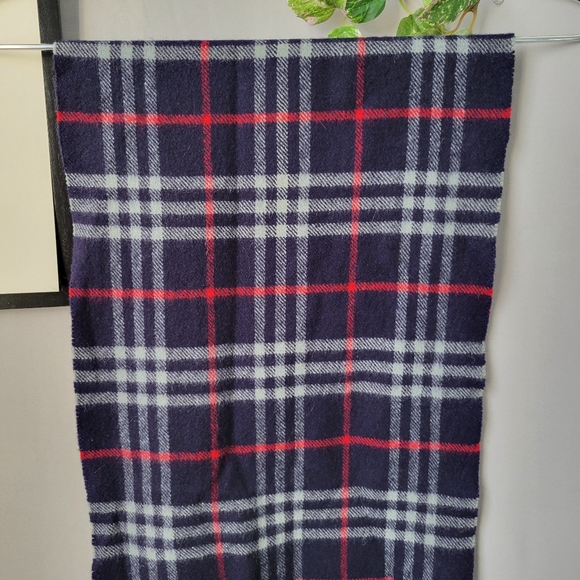 Burberrys of London Pure Cashmere Nova Check Fringe Scarf - Picture 8 of 12